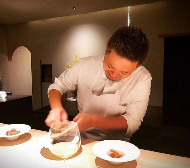 .秋から冬に向かう北海道.素晴らしい食材と @cheffhiro のクリエイティビティなお皿をお楽しみください..Hokkaido is winter after autumn.Enjoy the chef's creative dishes with great ingredients…#mélimélo#hironori100%#cheffhiro #michelinstar #michelinchef #michelinstarchef #札幌フレンチ#メリメロ札幌
