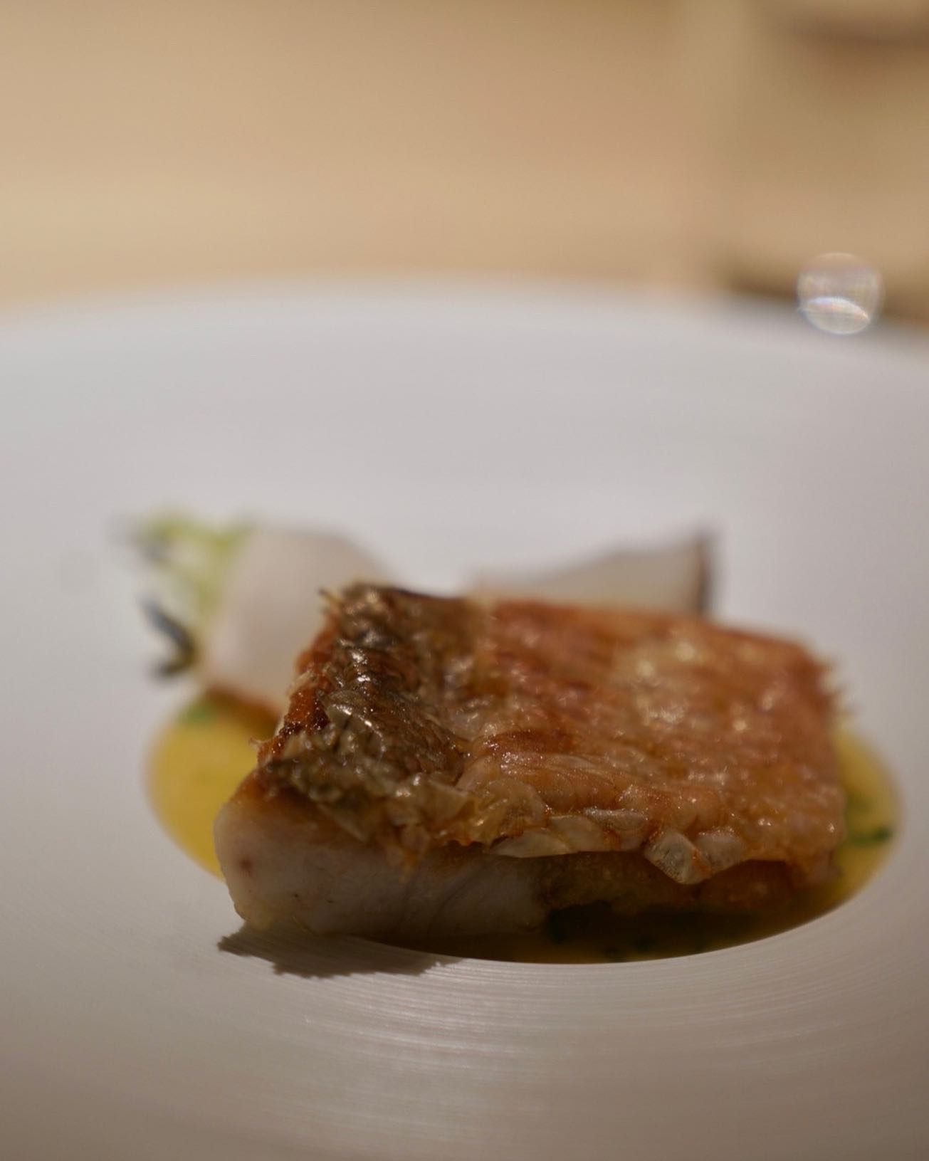 ..Crispy..@cheffhiro #sapporo #hokkaido #melimelo#札幌フレンチ #フレンチレストラン#北海道グルメ #札幌グルメ #北海道旅行#michelin #北海道 #instagram#홋카이도 #홋카이도여행 #mélimélo #hironori100%#cheffhiro  #michelinstar #michelinchef #michelinstarchef #メリメロ札幌#メリメロ